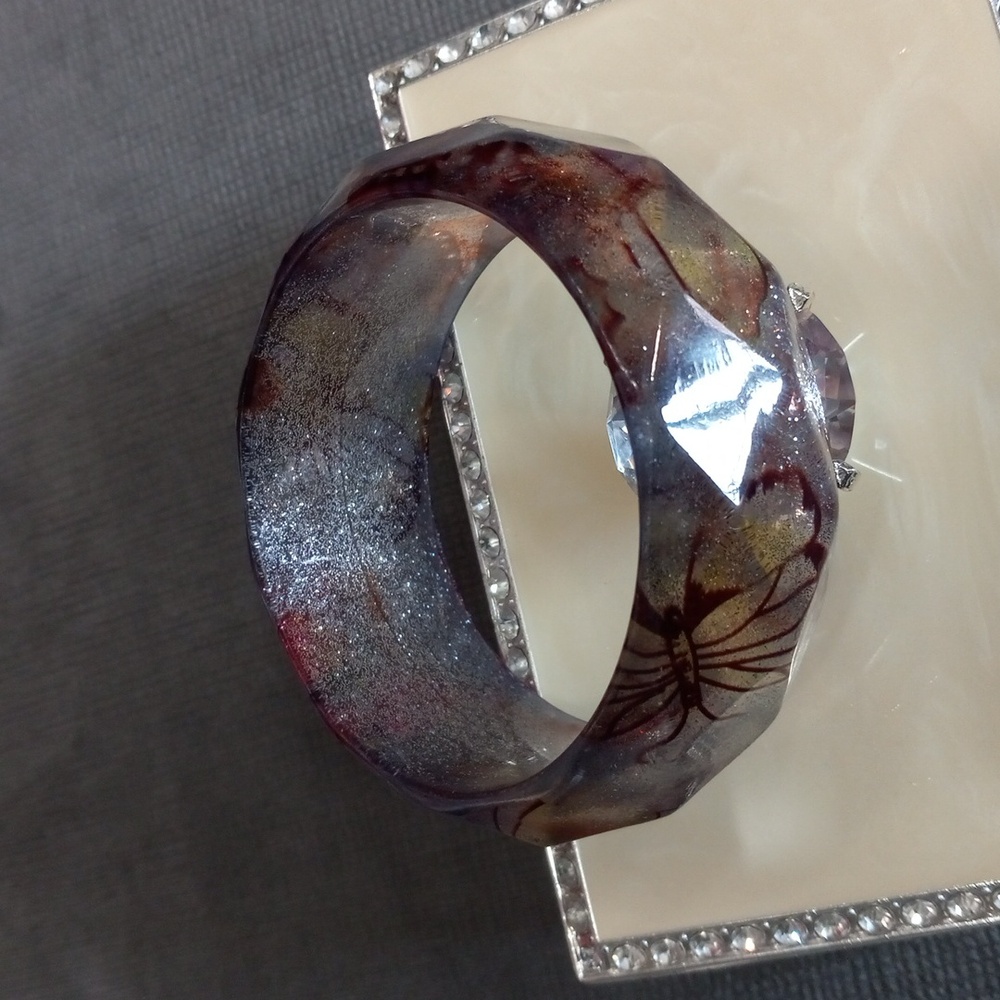 Vintage Chunky Lucite Faceted Resin Bangle Silver Glitter Multicolor Butterfly - Picture 2 of 13